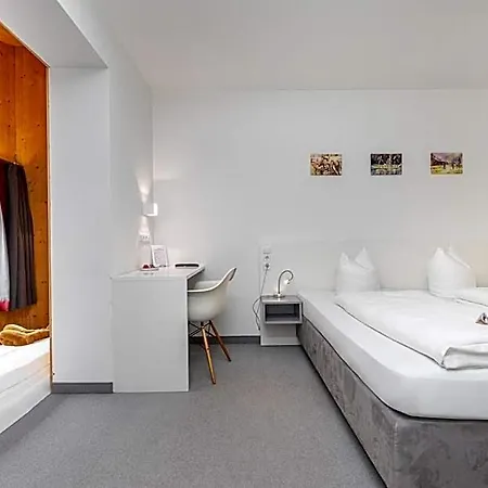 Haus Deutinger فندق مبيت وإفطار 3*