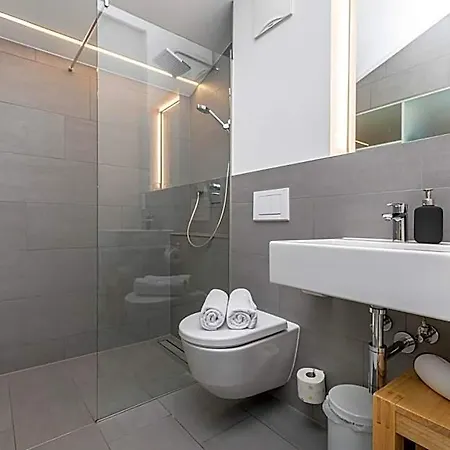 Haus Deutinger فندق مبيت وإفطار 3*